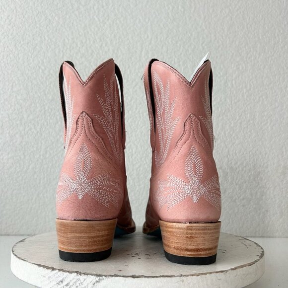 NIB Lane LEXINGTON Womens Cowboy
Bootie 8 Pink Western Cowgirl
Short Ankle Boots - Picture 3 of 11